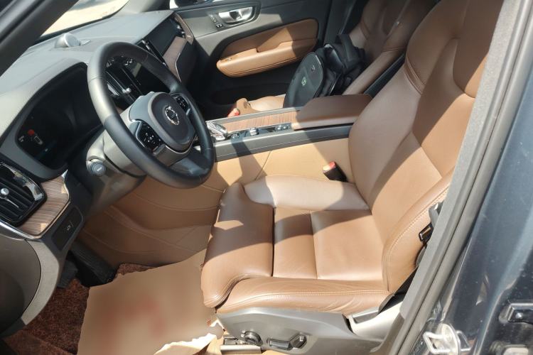 Used Volvo XC60 2023 B5 4x4 Smart Luxury Edition Left Front Seat