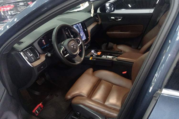 Used Volvo XC60 2023 B5 4x4 Smart Luxury Edition Left Front Seat