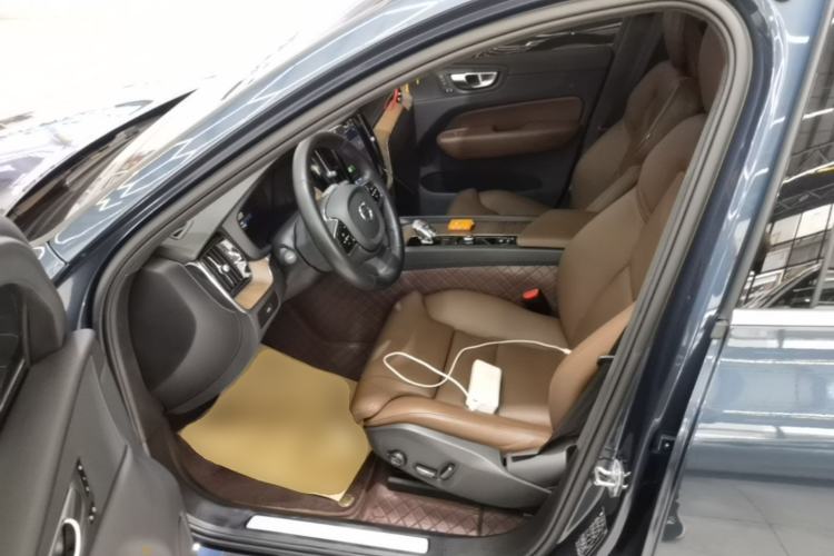 Used Volvo XC60 2023 B5 4x4 Smart Luxury Edition Left Front Seat