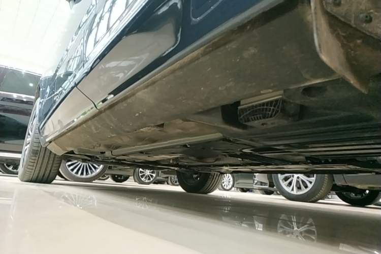 Used Volvo XC60 2023 B5 4x4 Smart Luxury Edition Left Side Sill