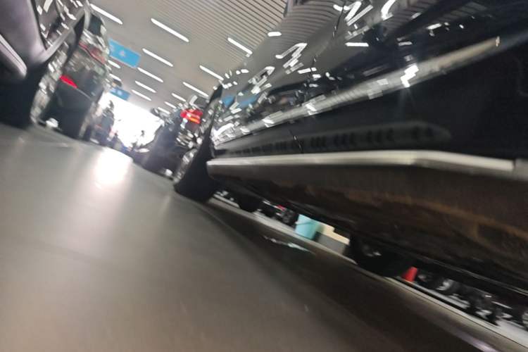Used Volvo XC60 2023 B5 4x4 Smart Luxury Edition Left Side Sill