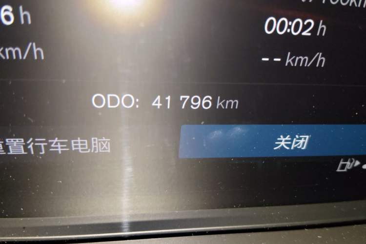 Used Volvo XC60 2023 B5 4x4 Smart Luxury Edition Odometer Close Up