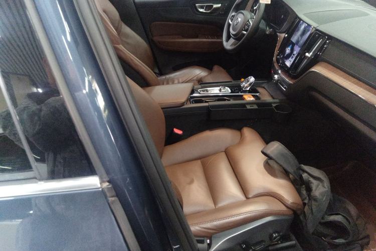 Used Volvo XC60 2023 B5 4x4 Smart Luxury Edition Right Front Seat