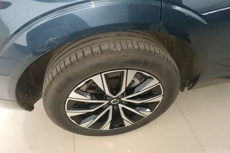 Used Volvo XC60 2023 B5 4x4 Smart Luxury Edition Right Rear Wheel Hub