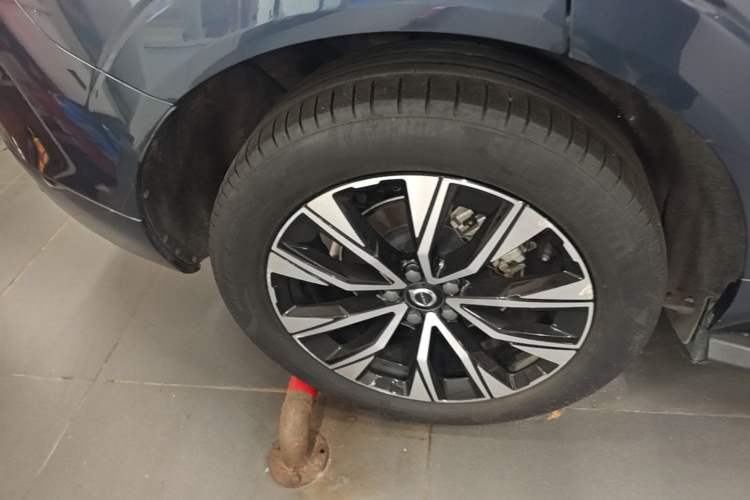 Used Volvo XC60 2023 B5 4x4 Smart Luxury Edition Right Rear Wheel Hub