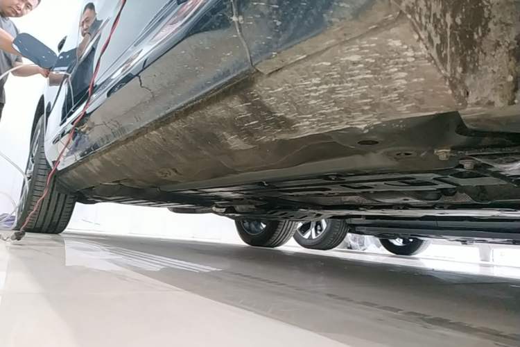 Used Volvo XC60 2023 B5 4x4 Smart Luxury Edition Right Side Sill