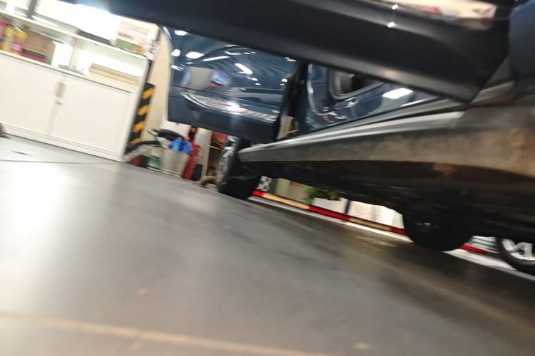 Used Volvo XC60 2023 B5 4x4 Smart Luxury Edition Right Side Sill