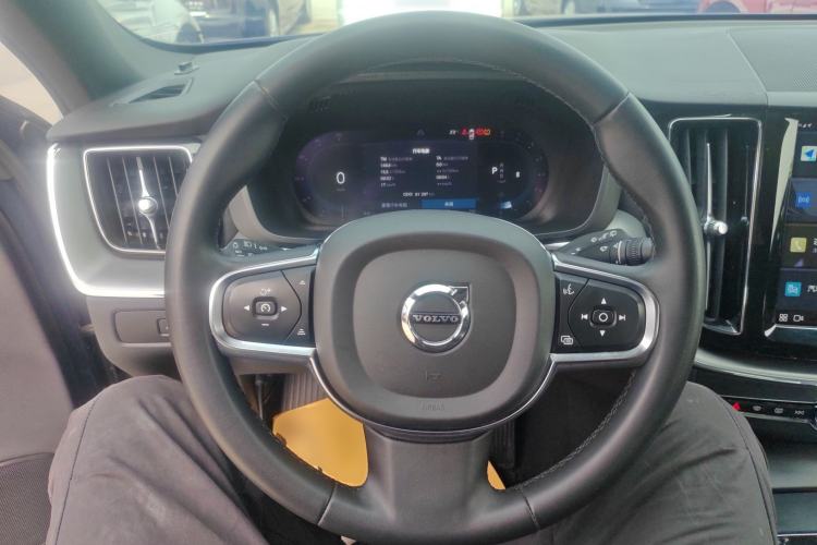 Used Volvo XC60 2023 B5 4x4 Smart Luxury Edition Steering Wheel