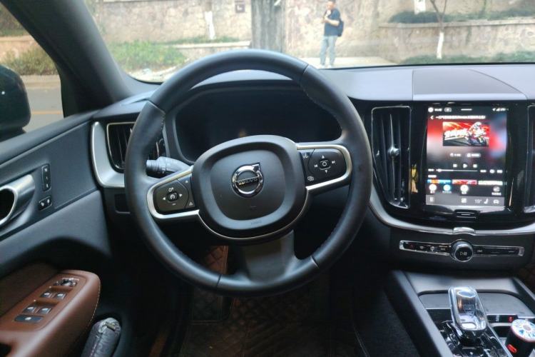 Used Volvo XC60 2023 B5 4x4 Smart Luxury Edition Steering Wheel