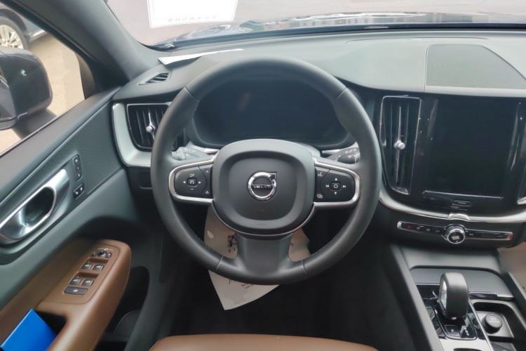 Used Volvo XC60 2023 B5 4x4 Smart Luxury Edition Steering Wheel