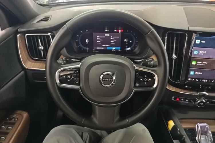 Used Volvo XC60 2023 B5 4x4 Smart Luxury Edition Steering Wheel