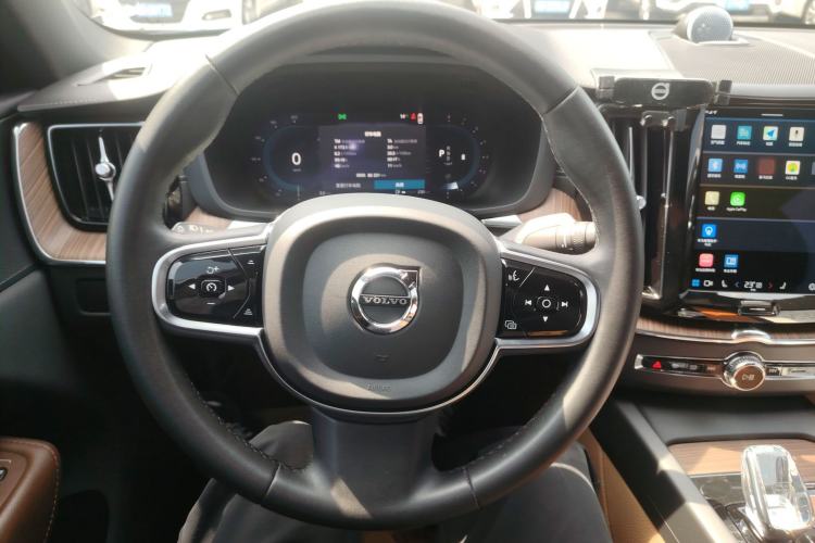 Used Volvo XC60 2023 B5 4x4 Smart Luxury Edition Steering Wheel