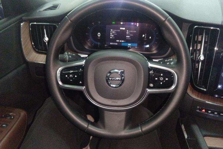 Used Volvo XC60 2023 B5 4x4 Smart Luxury Edition Steering Wheel