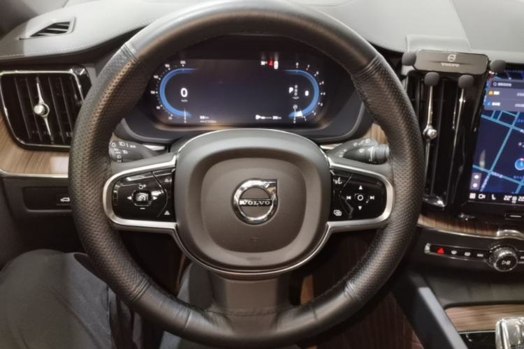 Used Volvo XC60 2023 B5 4x4 Smart Luxury Edition Steering Wheel