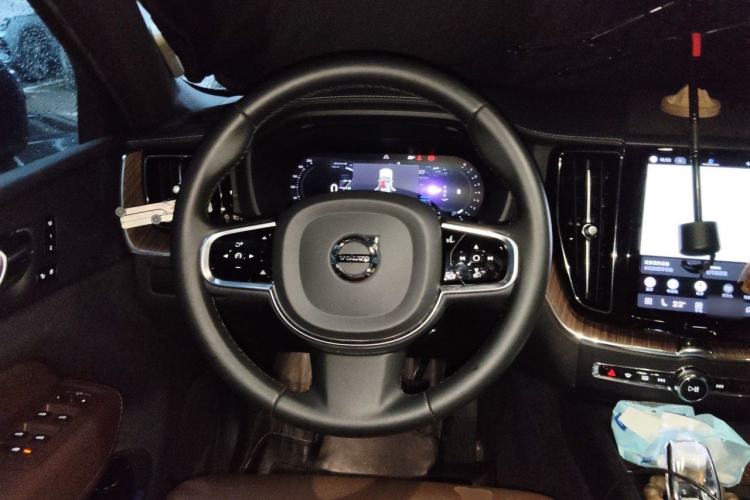 Used Volvo XC60 2023 B5 4x4 Smart Luxury Edition Steering Wheel