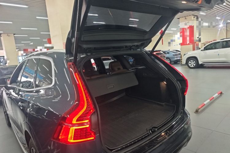 Used Volvo XC60 2023 B5 4x4 Smart Luxury Edition Trunk