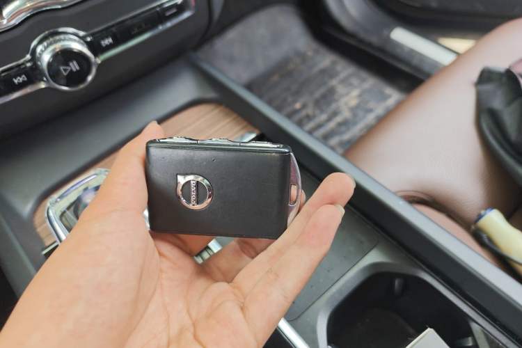 Used Volvo XC60 2023 B5 4x4 Smart Luxury Edition Vehicle Key
