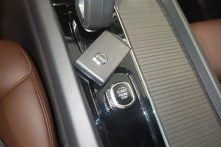 Used Volvo XC60 2023 B5 4x4 Smart Luxury Edition Vehicle Key