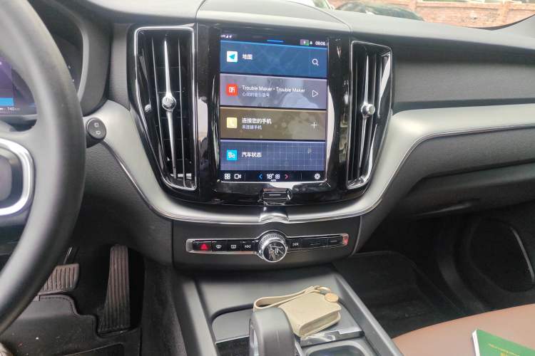 Used Volvo XC60 2023 B5 4x4 Smart Luxury Edition Audio And AC Panel
