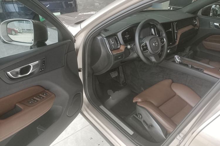 Used Volvo XC60 2023 B5 4x4 Smart Luxury Edition Driver Seat