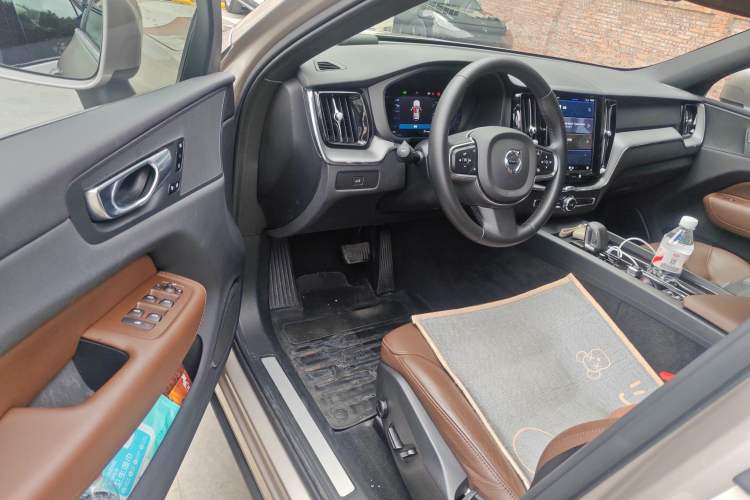 Used Volvo XC60 2023 B5 4x4 Smart Luxury Edition Driver Seat