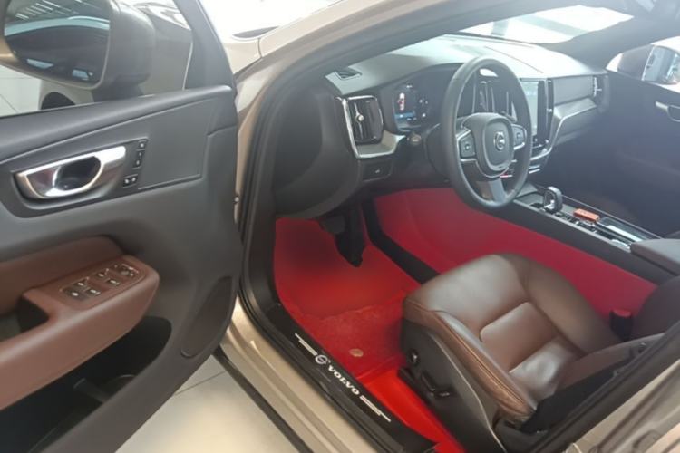 Used Volvo XC60 2023 B5 4x4 Smart Luxury Edition Driver Seat