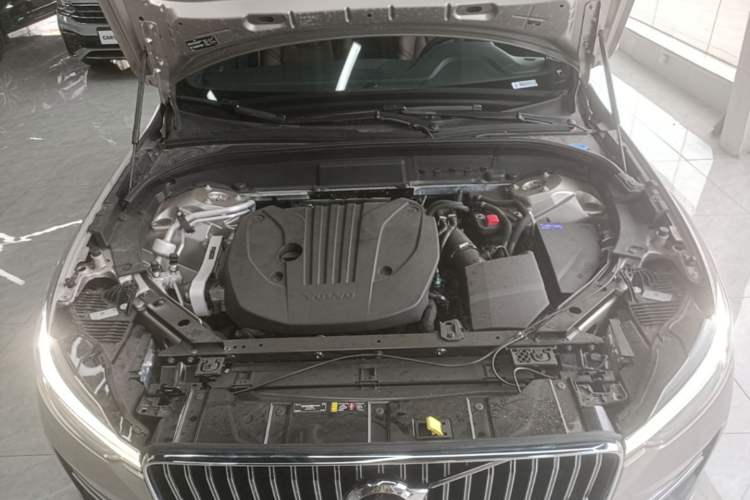 Used Volvo XC60 2023 B5 4x4 Smart Luxury Edition Engine Bay