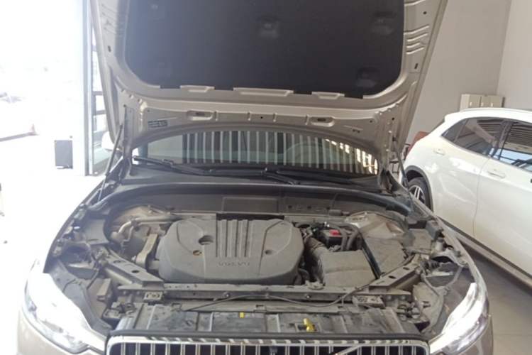 Used Volvo XC60 2023 B5 4x4 Smart Luxury Edition Engine Bay