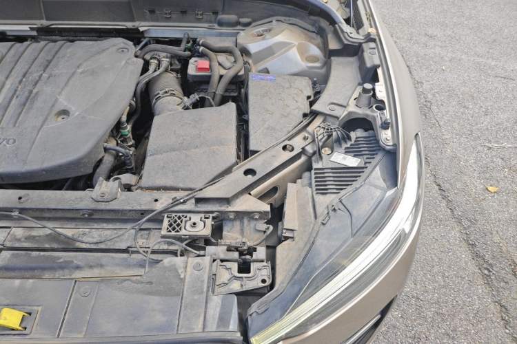 Used Volvo XC60 2023 B5 4x4 Smart Luxury Edition Engine Bay Left