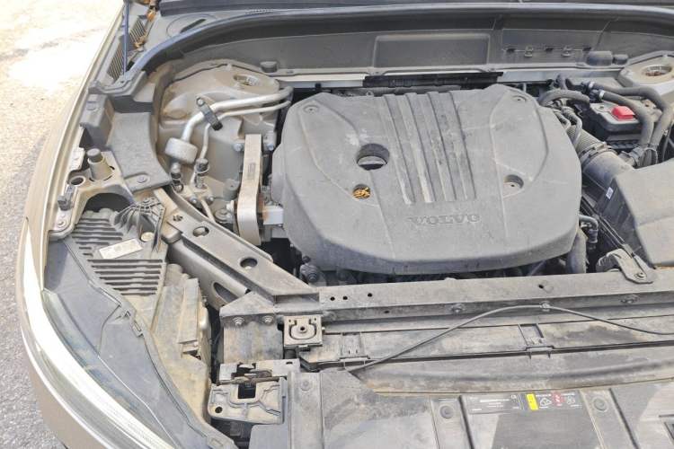 Used Volvo XC60 2023 B5 4x4 Smart Luxury Edition Engine Bay Right