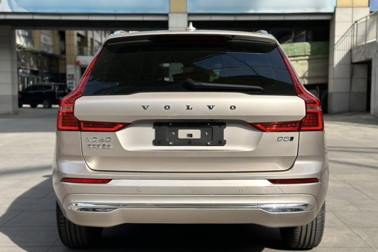 Used Volvo XC60 2023 B5 4x4 Smart Luxury Edition Exterior 3