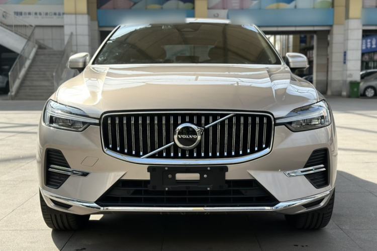 Used Volvo XC60 2023 B5 4x4 Smart Luxury Edition Exterior 6
