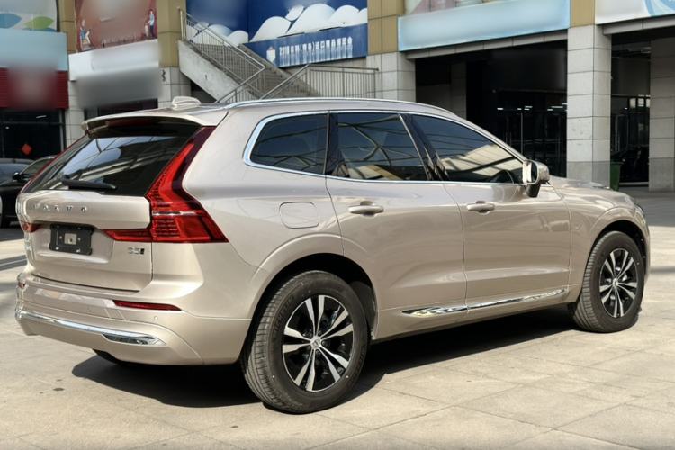 Used Volvo XC60 2023 B5 4x4 Smart Luxury Edition Exterior 7