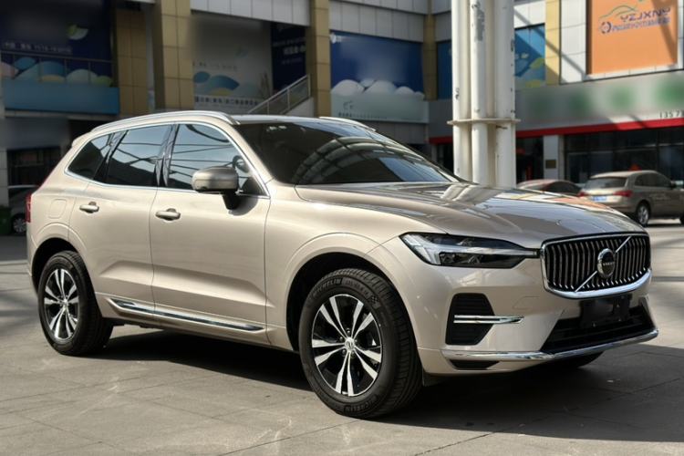 Used Volvo XC60 2023 B5 4x4 Smart Luxury Edition Exterior 8