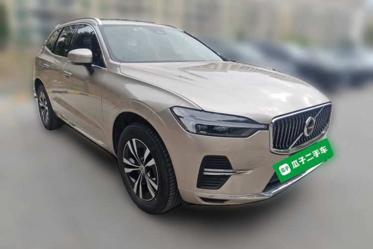 Used Volvo XC60 2023 B5 4x4 Smart Luxury Edition Front Right 45 Deg