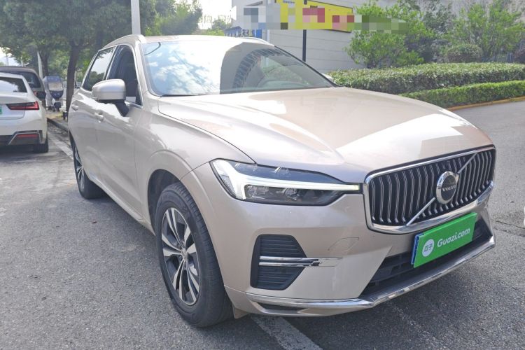 Used Volvo XC60 2023 B5 4x4 Smart Luxury Edition Front Right 45 Deg