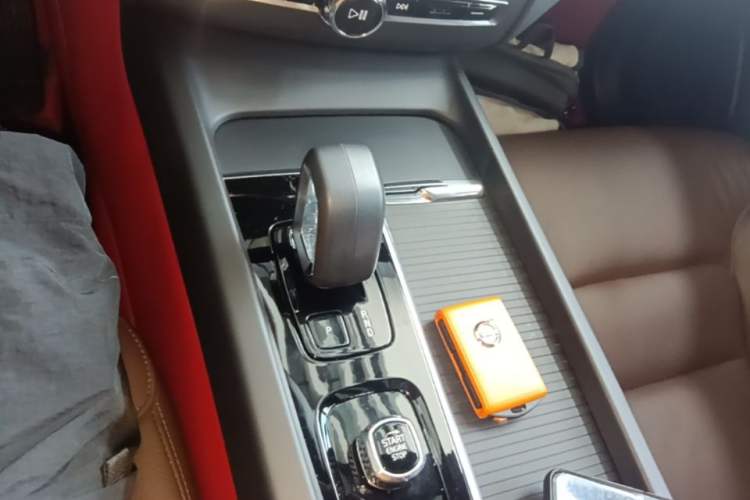 Used Volvo XC60 2023 B5 4x4 Smart Luxury Edition Gear Lever