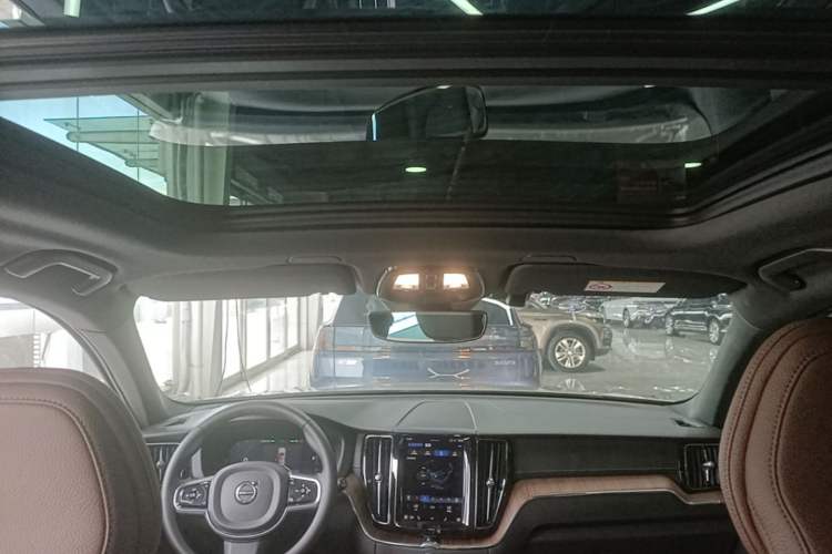 Used Volvo XC60 2023 B5 4x4 Smart Luxury Edition Headliner