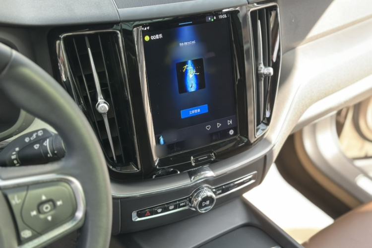 Used Volvo XC60 2023 B5 4x4 Smart Luxury Edition Interior 11