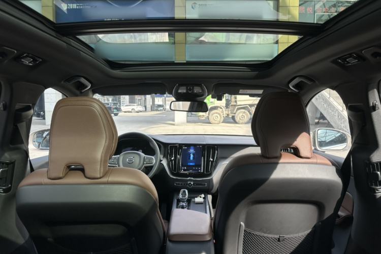 Used Volvo XC60 2023 B5 4x4 Smart Luxury Edition Interior 12