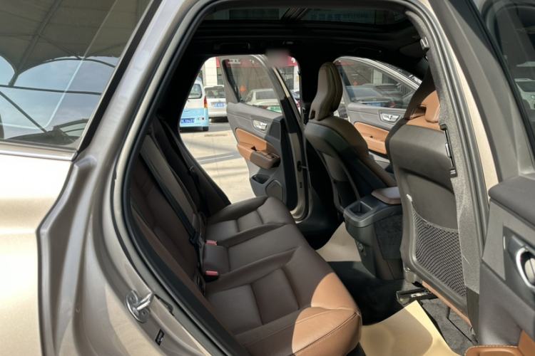 Used Volvo XC60 2023 B5 4x4 Smart Luxury Edition Interior 2