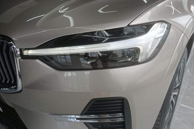 Used Volvo XC60 2023 B5 4x4 Smart Luxury Edition Left Front Headlight