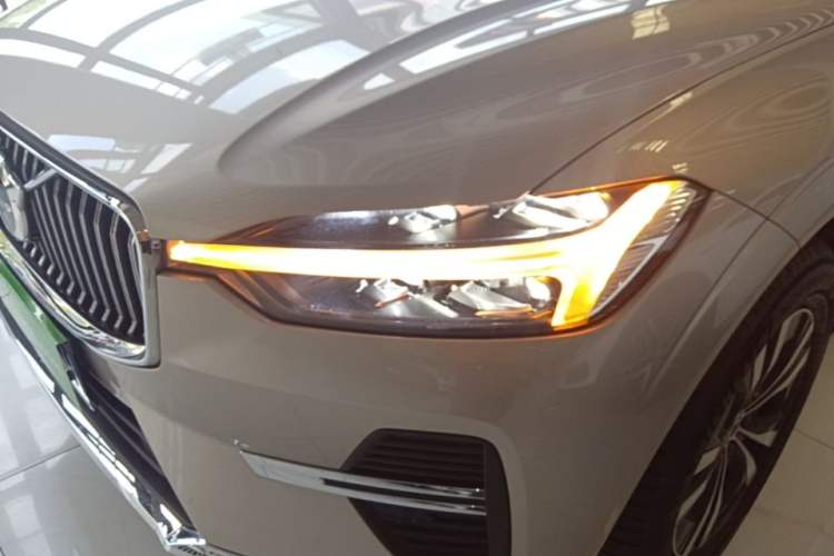 Used Volvo XC60 2023 B5 4x4 Smart Luxury Edition Left Front Headlight