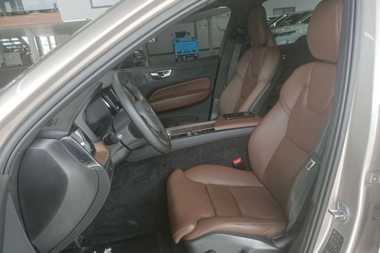 Used Volvo XC60 2023 B5 4x4 Smart Luxury Edition Left Front Seat