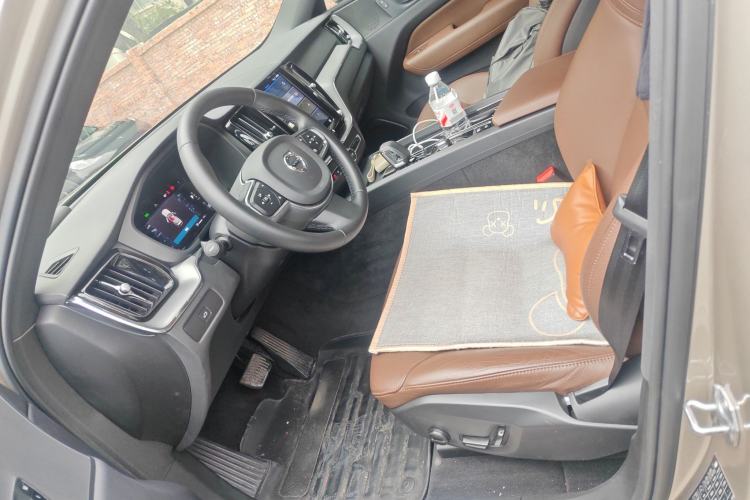 Used Volvo XC60 2023 B5 4x4 Smart Luxury Edition Left Front Seat