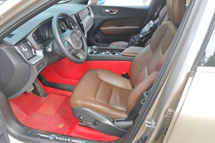 Used Volvo XC60 2023 B5 4x4 Smart Luxury Edition Left Front Seat