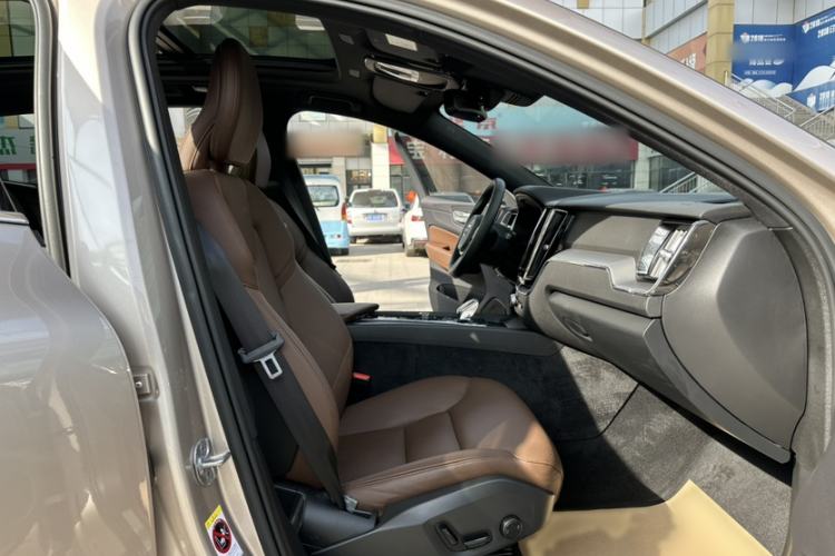 Used Volvo XC60 2023 B5 4x4 Smart Luxury Edition Right Front Seat