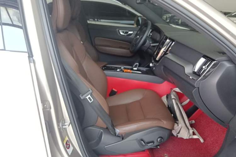 Used Volvo XC60 2023 B5 4x4 Smart Luxury Edition Right Front Seat