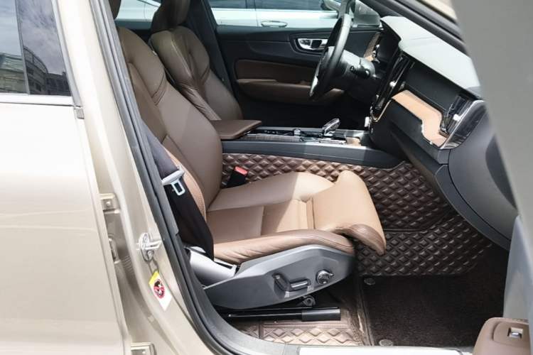Used Volvo XC60 2023 B5 4x4 Smart Luxury Edition Right Front Seat