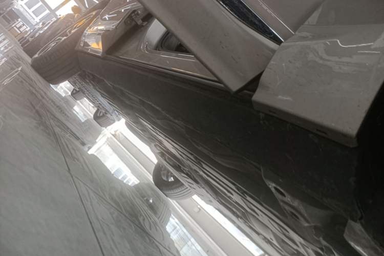 Used Volvo XC60 2023 B5 4x4 Smart Luxury Edition Right Side Sill